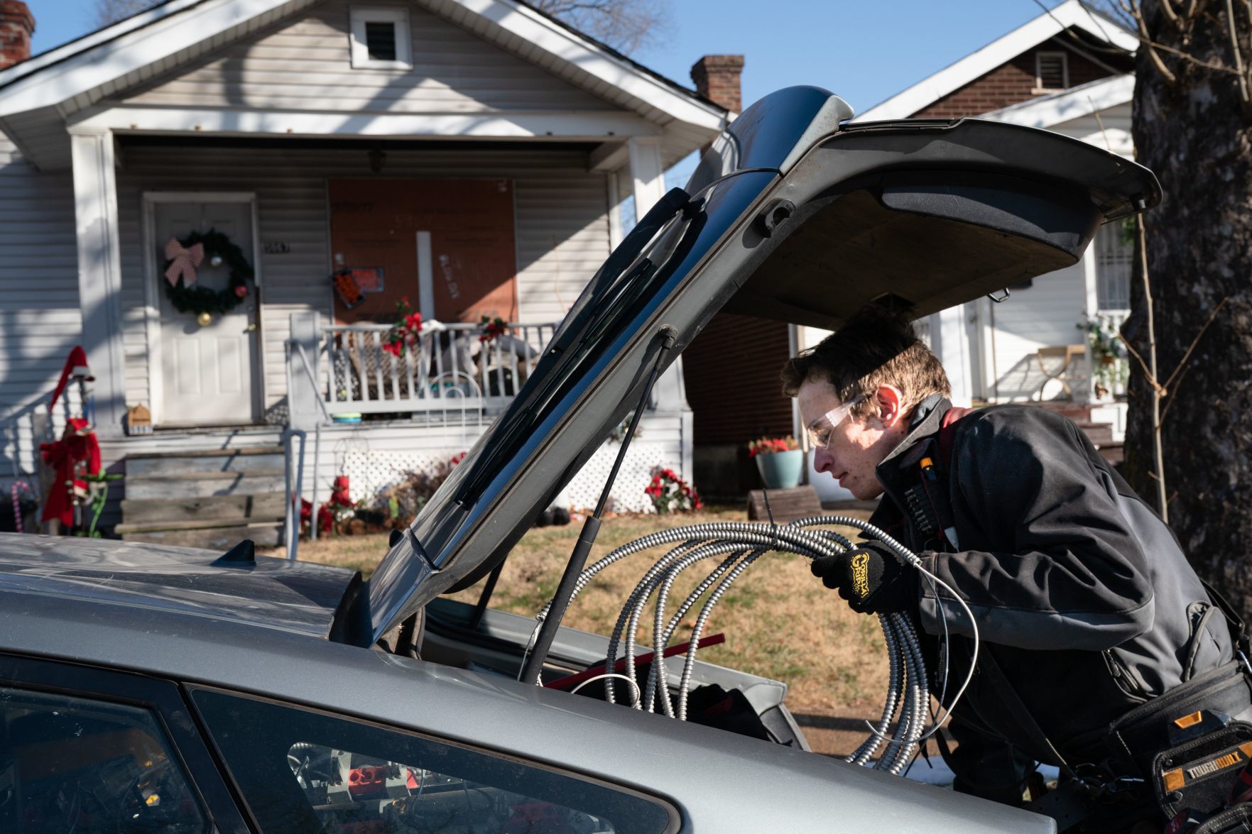 Electrician helps Walnut Park West resident